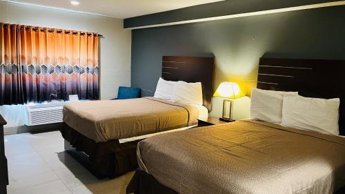 REGENCY INN & SUITS in Cloverleaf REGENCY INN & SUITS in Cloverleaf