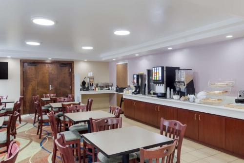 طعام و مشروبات, All Seasons Inn & Suites in Smithfield طعام و مشروبات, All Seasons Inn & Suites in Smithfield