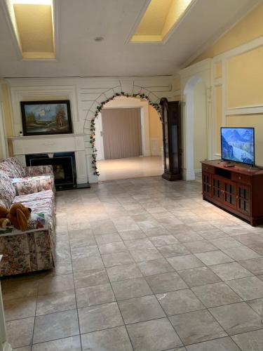 Double bedroom with private bathroom for family or friends in Rialto (CA) Double bedroom with private bathroom for family or friends in Rialto (CA)