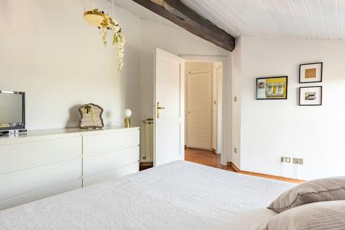 Lovely one-bedroom attic in an ancient village