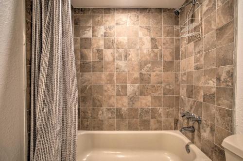 Waterfront Lauderhill Villa - Remote Escape! in Sunrise Waterfront Lauderhill Villa - Remote Escape! in Sunrise