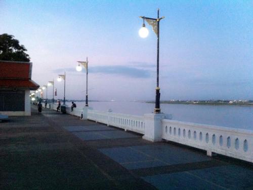 Магазины, Riverfront Hotel Mukdahan in Мукдахан Магазины, Riverfront Hotel Mukdahan in Мукдахан
