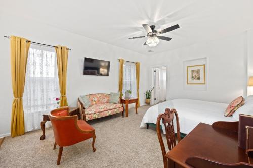 Guestroom, Flora House Denver in Capitol Hill Guestroom, Flora House Denver in Capitol Hill
