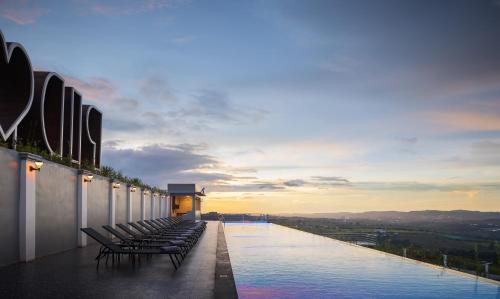 Бассейн , Pidoma Resort By EHM in Сенмонором Бассейн , Pidoma Resort By EHM in Сенмонором