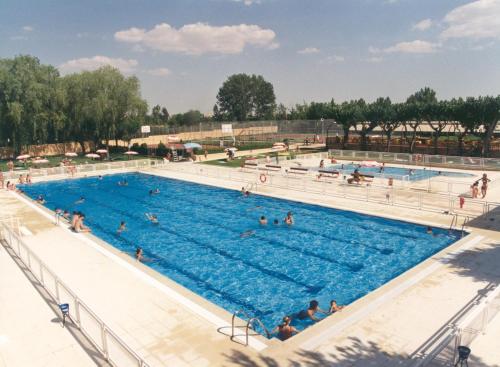 Úszómedence, Bungalows y Mobil Homes Camping Regio in Santa Marta de Tormes Úszómedence, Bungalows y Mobil Homes Camping Regio in Santa Marta de Tormes