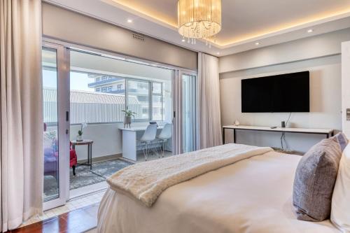 Backup Powered Luxury Central Promenade Apartment