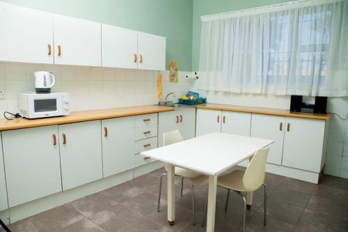 Kitchen, Cozy Blue Guesthouse in Southernwood Kitchen, Cozy Blue Guesthouse in Southernwood
