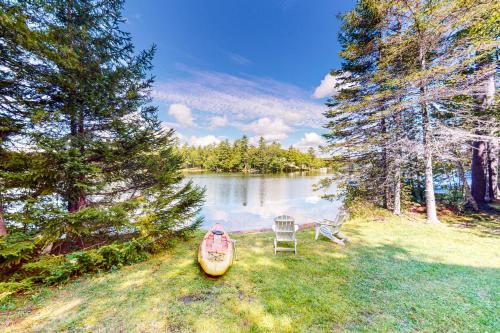 Lenas' Lakeside Cabin in Waterville Lenas' Lakeside Cabin in Waterville