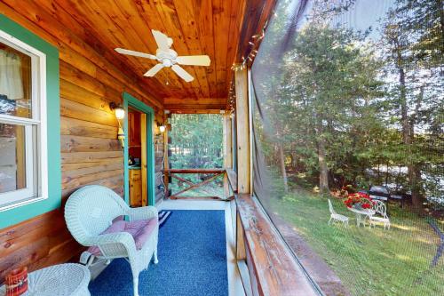 Lenas' Lakeside Cabin in Waterville Lenas' Lakeside Cabin in Waterville