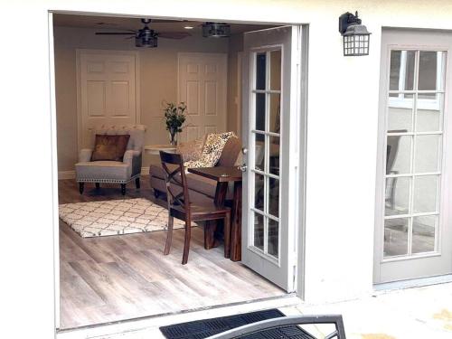 Adorable brand new back house-Tustin in Tustin (CA) Adorable brand new back house-Tustin in Tustin (CA)