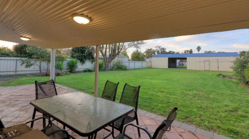 Taman, Castlereagh Lodge Motel in Coonamble Taman, Castlereagh Lodge Motel in Coonamble
