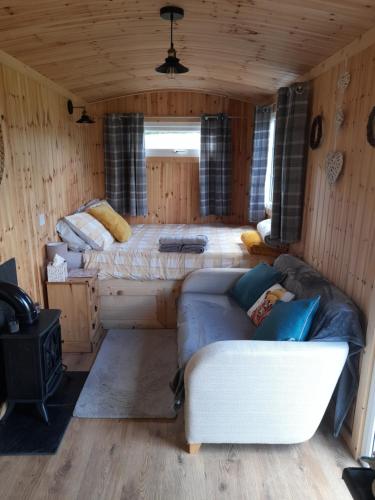 Sunset View Shepherds Hut in دالمالى Sunset View Shepherds Hut in دالمالى