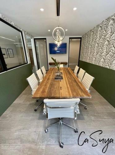 Business center, CaSuya Airali apartment with heated pool, gym in city center near Hospital Centro Médico Business center, CaSuya Airali apartment with heated pool, gym in city center near Hospital Centro Médico