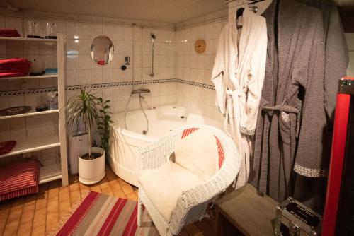 Badrum, Mukava kellarihuoneisto jossa sauna ja poreallas in Jakobstad Badrum, Mukava kellarihuoneisto jossa sauna ja poreallas in Jakobstad