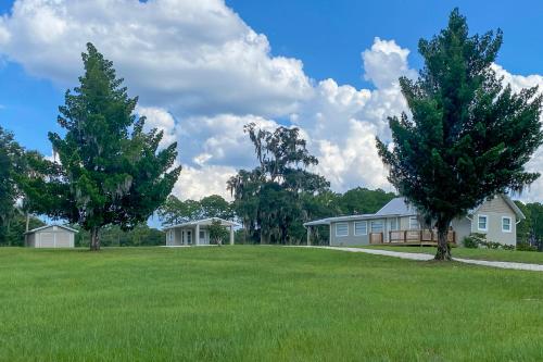 Quiet Pomona Park Rural Home Near St Johns River! in East Palatka (FL) Quiet Pomona Park Rural Home Near St Johns River! in East Palatka (FL)