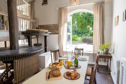 Boddington Mill, Enchanting 3 Bdr Retreat by Oriri in Pilley Boddington Mill, Enchanting 3 Bdr Retreat by Oriri in Pilley