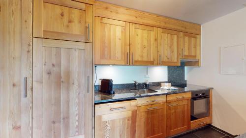 Kitchen, Quadratscha 12 in Samedan Kitchen, Quadratscha 12 in Samedan