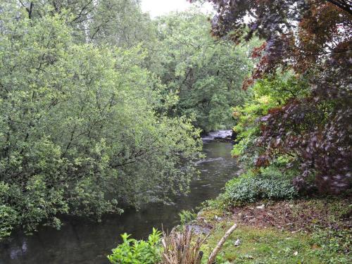 Pohled zvenku, Sunny Beck in Lowick Green Pohled zvenku, Sunny Beck in Lowick Green