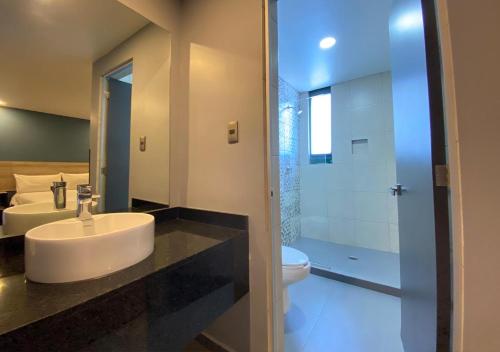 Baño, Hotel Estrella de Oriente in Mexico City Airport Baño, Hotel Estrella de Oriente in Mexico City Airport