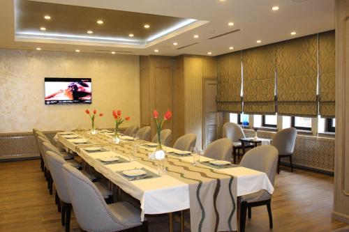 Банкетна зала, Ramada by Wyndham Bishkek Centre in Бишкек Банкетна зала, Ramada by Wyndham Bishkek Centre in Бишкек