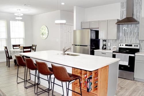 Facilities, LakeDallasPoolHouse GREAT memories, near LAKE! in Lake Dallas Facilities, LakeDallasPoolHouse GREAT memories, near LAKE! in Lake Dallas