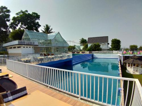 Restaurant, Chevilly Resort and Camp in Ciawi Restaurant, Chevilly Resort and Camp in Ciawi