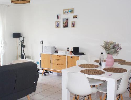 Superbe Appt lumineux, parking gratuit, WiFi in Alco Superbe Appt lumineux, parking gratuit, WiFi in Alco