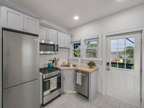 MidCentury Mod Suite, Hudson River/Mt Beacon Views in نيوبورجه MidCentury Mod Suite, Hudson River/Mt Beacon Views in نيوبورجه