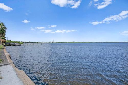 Island Time 1BR WATERFRONT Apt with View of the Bay in Harbour Island Island Time 1BR WATERFRONT Apt with View of the Bay in Harbour Island