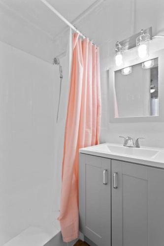 The Pink Oasis WATERFRONT 1 bed Apt in Harbour Island The Pink Oasis WATERFRONT 1 bed Apt in Harbour Island
