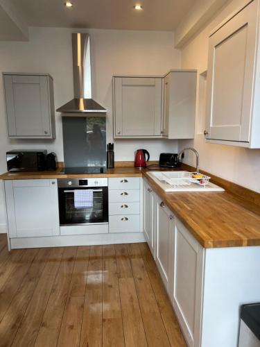 Beautiful 2 bedroom with patio and amazing views in Hebden Bridge Beautiful 2 bedroom with patio and amazing views in Hebden Bridge