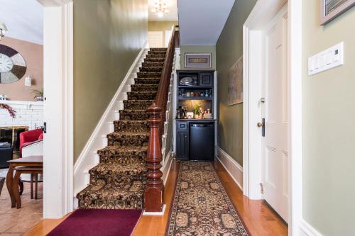 Előcsarnok, The Inn on Bay in Gravenhurst (ON) Előcsarnok, The Inn on Bay in Gravenhurst (ON)