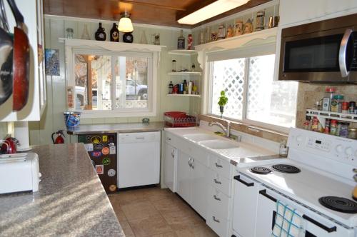 kuhinja, The Hostel California in Bishop (CA) kuhinja, The Hostel California in Bishop (CA)