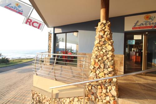 Restaurant, Saints View Resort Unit 2 in Uvongo Beach Restaurant, Saints View Resort Unit 2 in Uvongo Beach