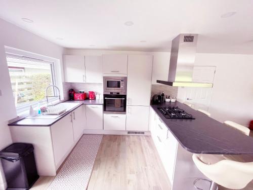 Matara House Holiday Home in เวสต์ฮิล Matara House Holiday Home in เวสต์ฮิล