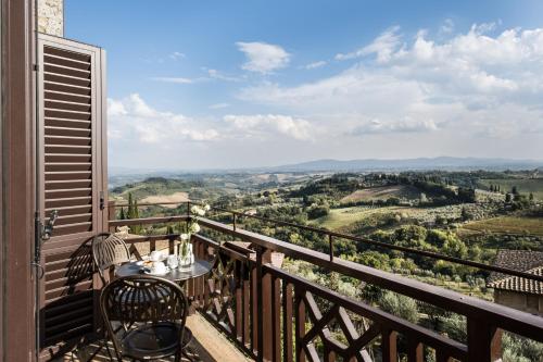balkon/terras, Hotel La Cisterna in San Gimignano balkon/terras, Hotel La Cisterna in San Gimignano