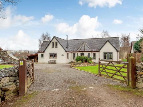 Exterior view, Oak Tree House in Tomatin Exterior view, Oak Tree House in Tomatin