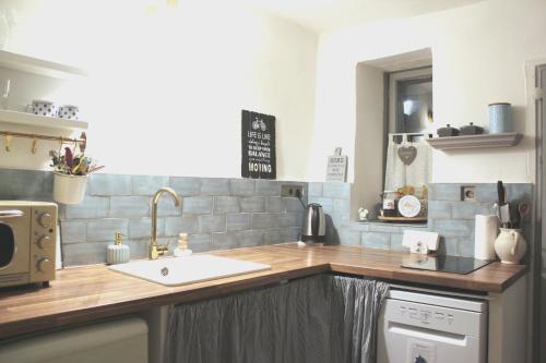 Teljesen felszerelt kis haz, sajat udvarral :) - Notre petite maison in Tettye Teljesen felszerelt kis haz, sajat udvarral :) - Notre petite maison in Tettye