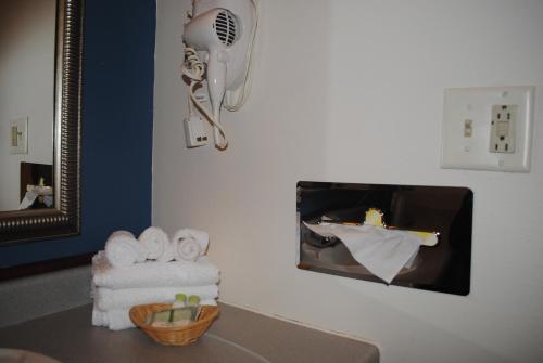 This photo about Quality Inn - Redwood Falls shared on HyHotel.com