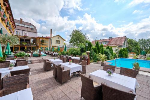 Balcony/terrace, Hotel Restaurant Zum Goldenen Anker mit Hallenbad in Windorf Balcony/terrace, Hotel Restaurant Zum Goldenen Anker mit Hallenbad in Windorf