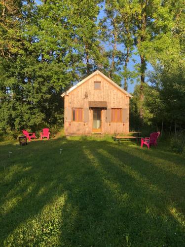 Buitenkant, Tiny-House sous les arbres et les oiseaux in Saint-Sauveur-en-Puisaye Buitenkant, Tiny-House sous les arbres et les oiseaux in Saint-Sauveur-en-Puisaye