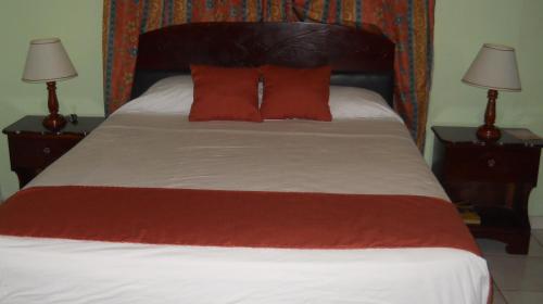 This photo about Tropical Court Inn New Kingston shared on HyHotel.com