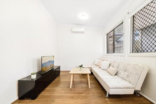 4 Bedroom house 500M to Drummoyne Bay Run in Drummoyne 4 Bedroom house 500M to Drummoyne Bay Run in Drummoyne