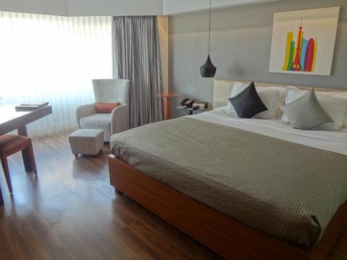 Guestroom, Sea Princess Hotel in Mumbai Guestroom, Sea Princess Hotel in Mumbai