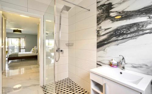 Lux on Patricia 1B in 烏木拉利 Lux on Patricia 1B in 烏木拉利