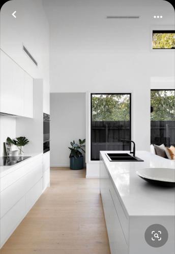 Lux on Patricia 1B in 烏木拉利 Lux on Patricia 1B in 烏木拉利