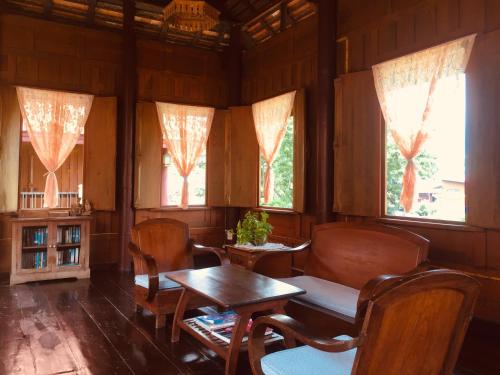 Létesítmények, Luang Chumni Village near Wat Phutthaisawan Temple Létesítmények, Luang Chumni Village near Wat Phutthaisawan Temple