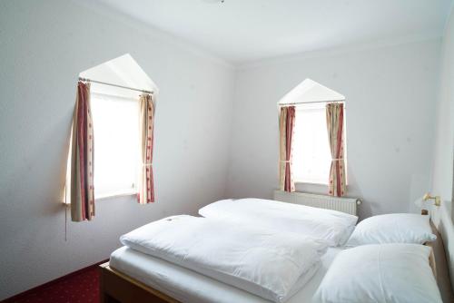 Hotel Haus Burg Metternich in ไบล์ซไทน์ Hotel Haus Burg Metternich in ไบล์ซไทน์