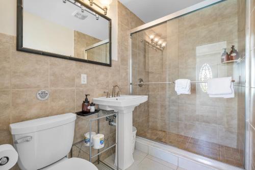 Coastal 4B/3B Allure w/ Heated Pool & Lanai - Walk to Beach! in Riviera Beach (FL) Coastal 4B/3B Allure w/ Heated Pool & Lanai - Walk to Beach! in Riviera Beach (FL)