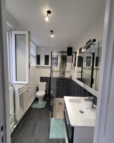 Bathroom, HRIM House rue PARIS Saint-Brice-sous-foret in Saint-Brice-sous-Foret Bathroom, HRIM House rue PARIS Saint-Brice-sous-foret in Saint-Brice-sous-Foret